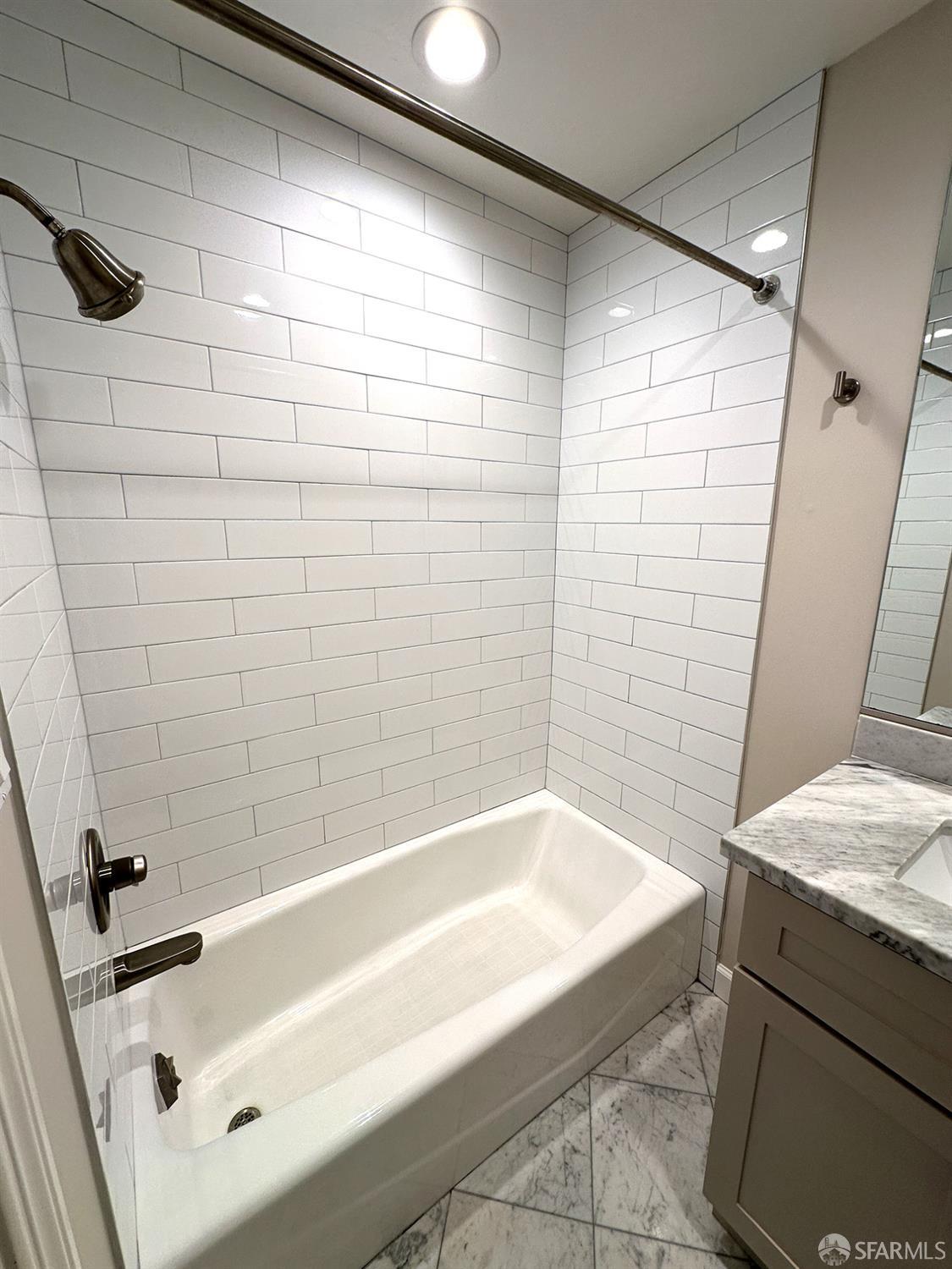 Photo #15: 426113617 Listing: Photo #15