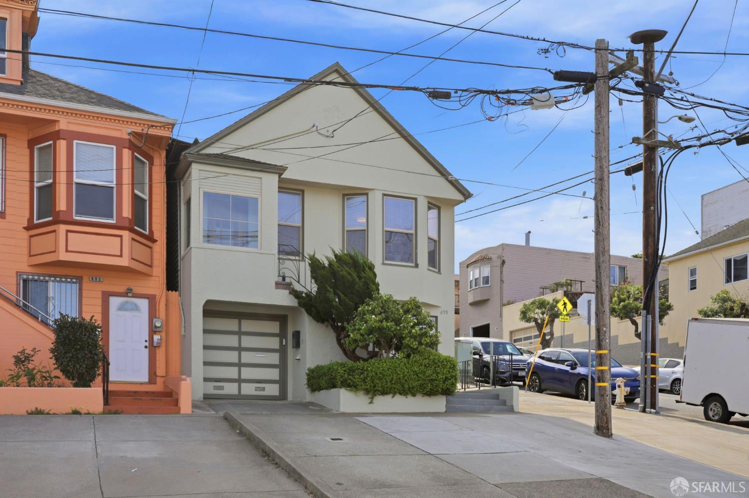 Detail Gallery Image 3 of 53 For 699 London St, San Francisco,  CA 94112 - 2 Beds | 2 Baths