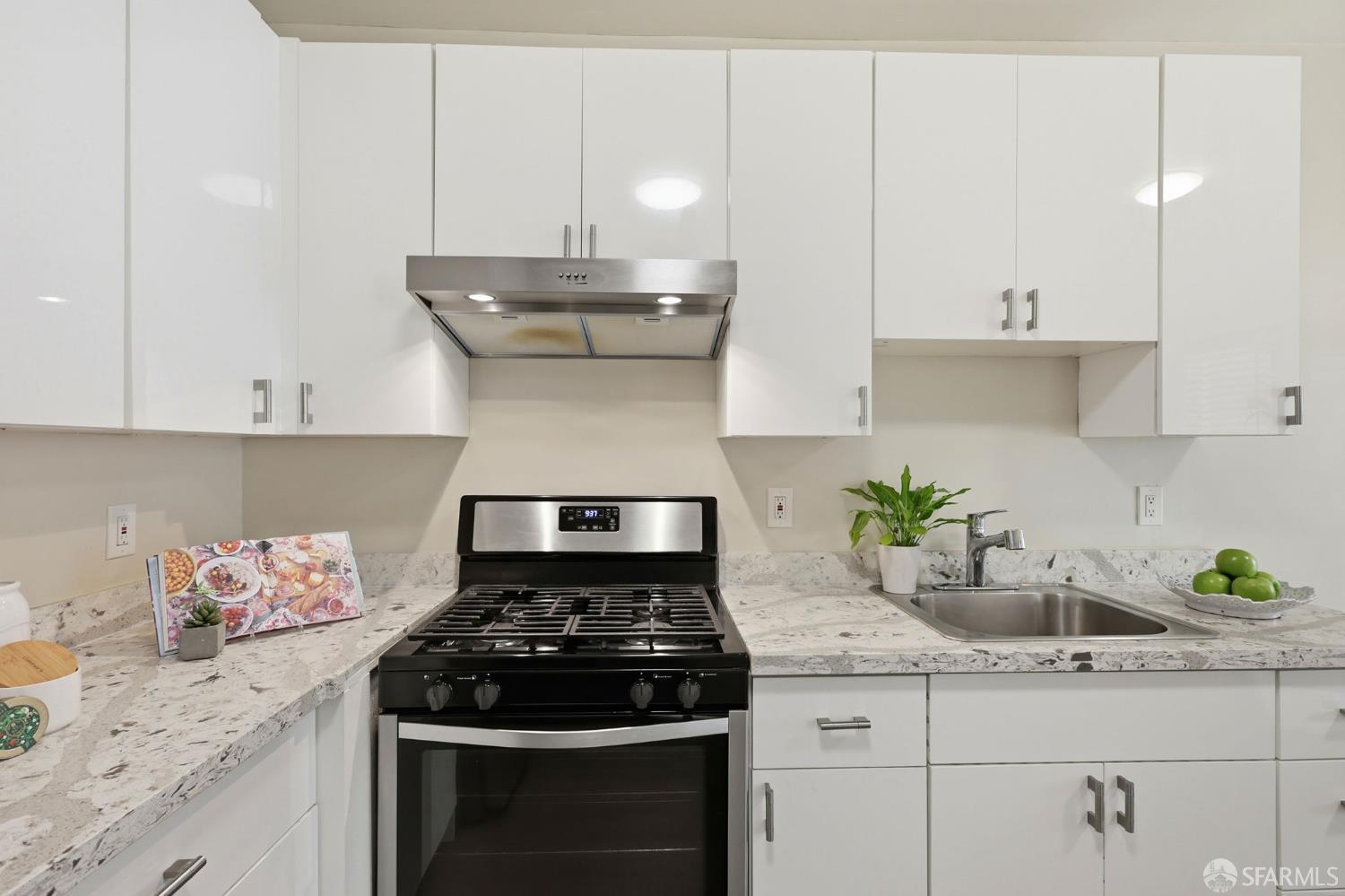 Detail Gallery Image 14 of 53 For 699 London St, San Francisco,  CA 94112 - 2 Beds | 2 Baths