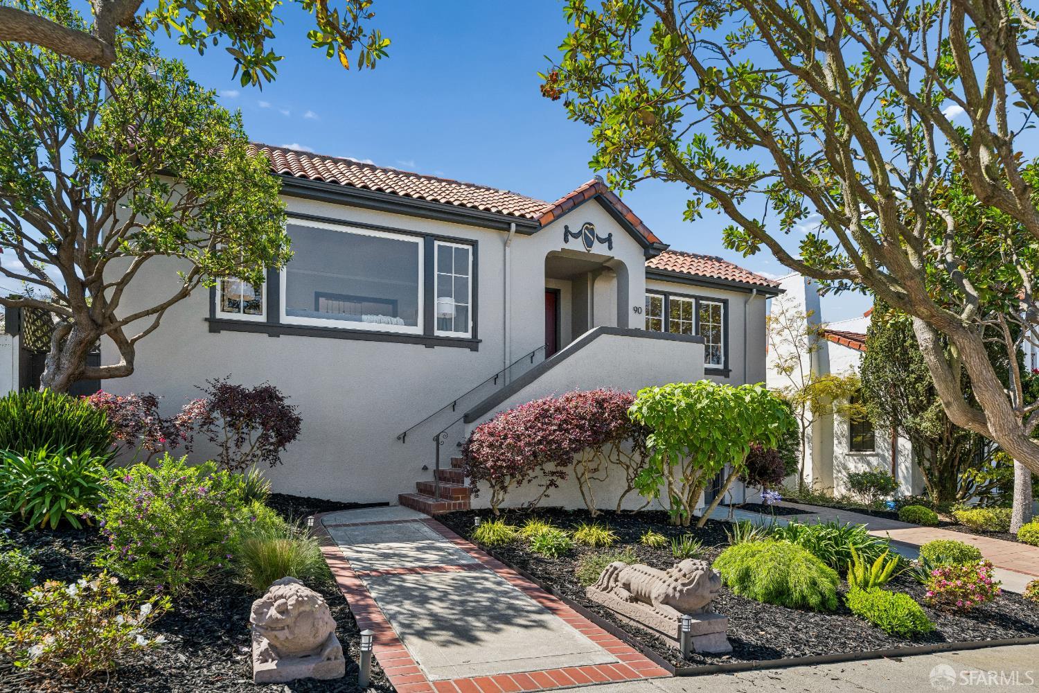 Detail Gallery Image 2 of 81 For 90 Entrada Ct, San Francisco,  CA 94127 - 3 Beds | 3 Baths