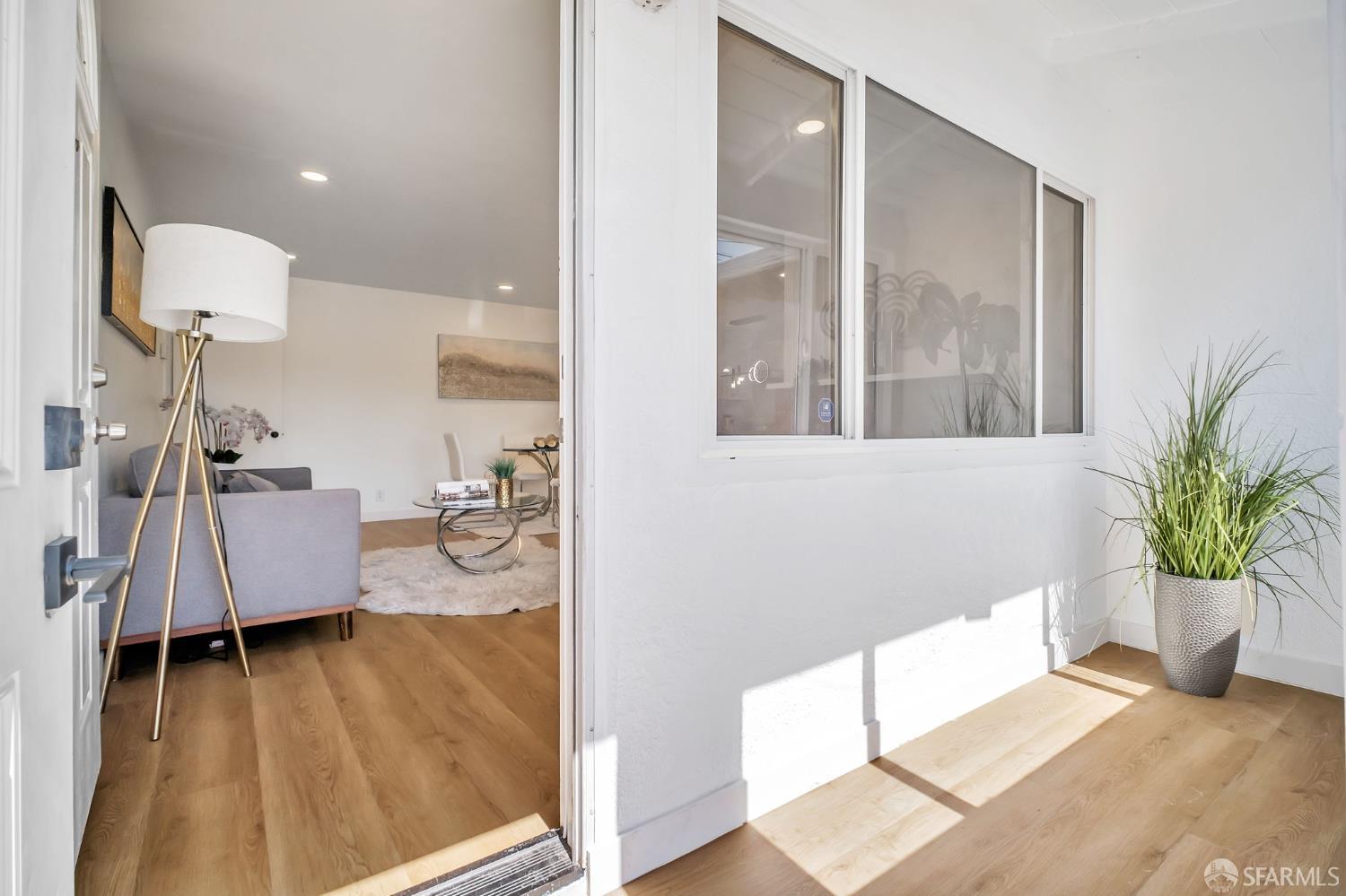 Detail Gallery Image 5 of 43 For 14828 Martell Ave, San Leandro,  CA 94578 - 5 Beds | 2 Baths