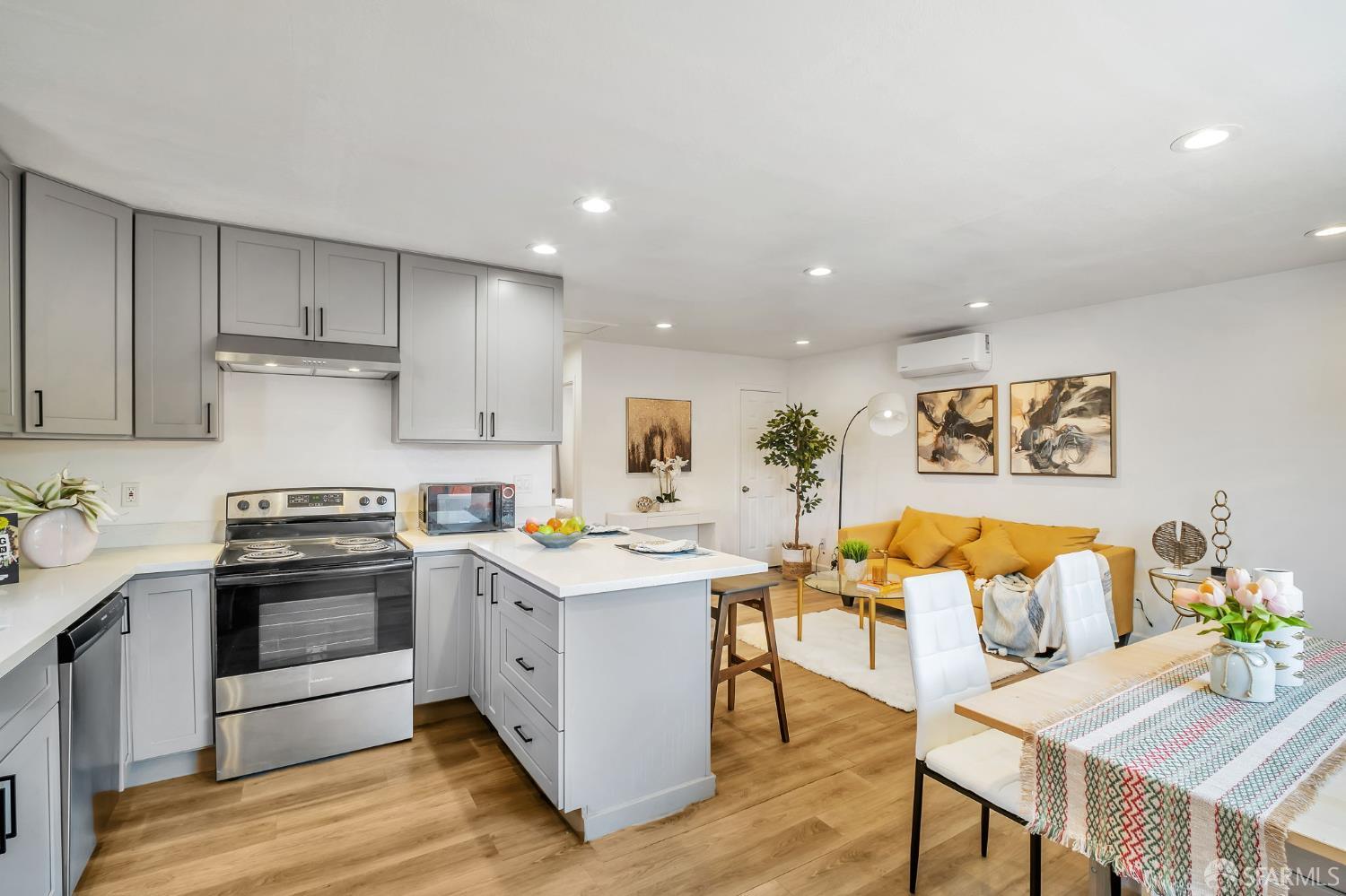 Detail Gallery Image 13 of 43 For 14828 Martell Ave, San Leandro,  CA 94578 - 5 Beds | 2 Baths