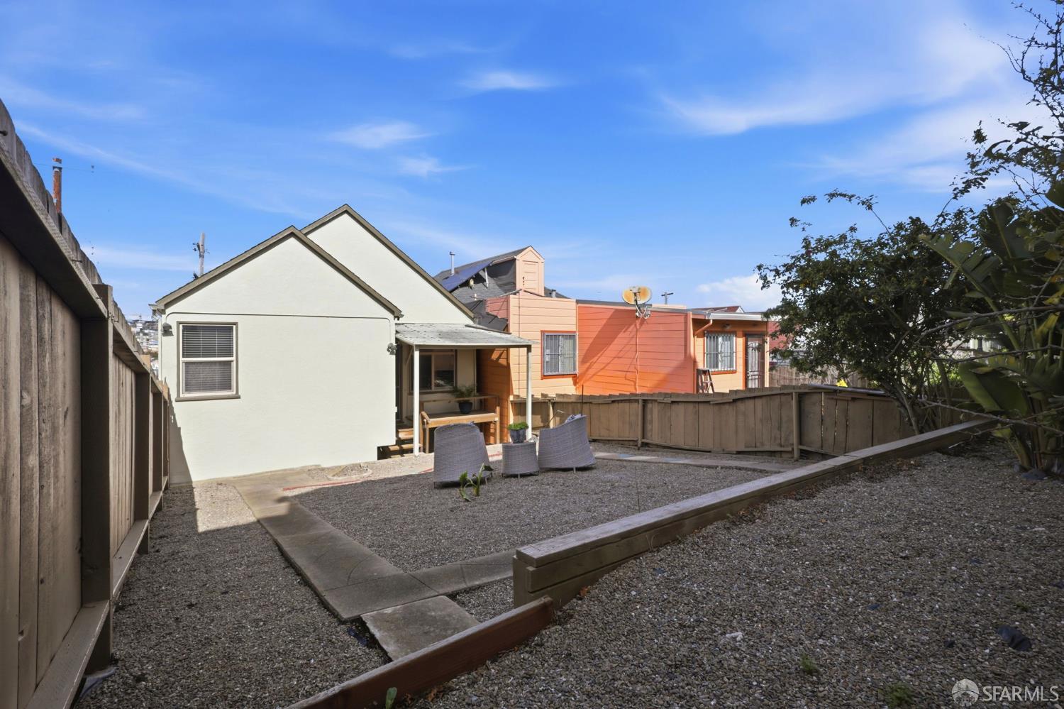 Detail Gallery Image 34 of 53 For 699 London St, San Francisco,  CA 94112 - 2 Beds | 2 Baths