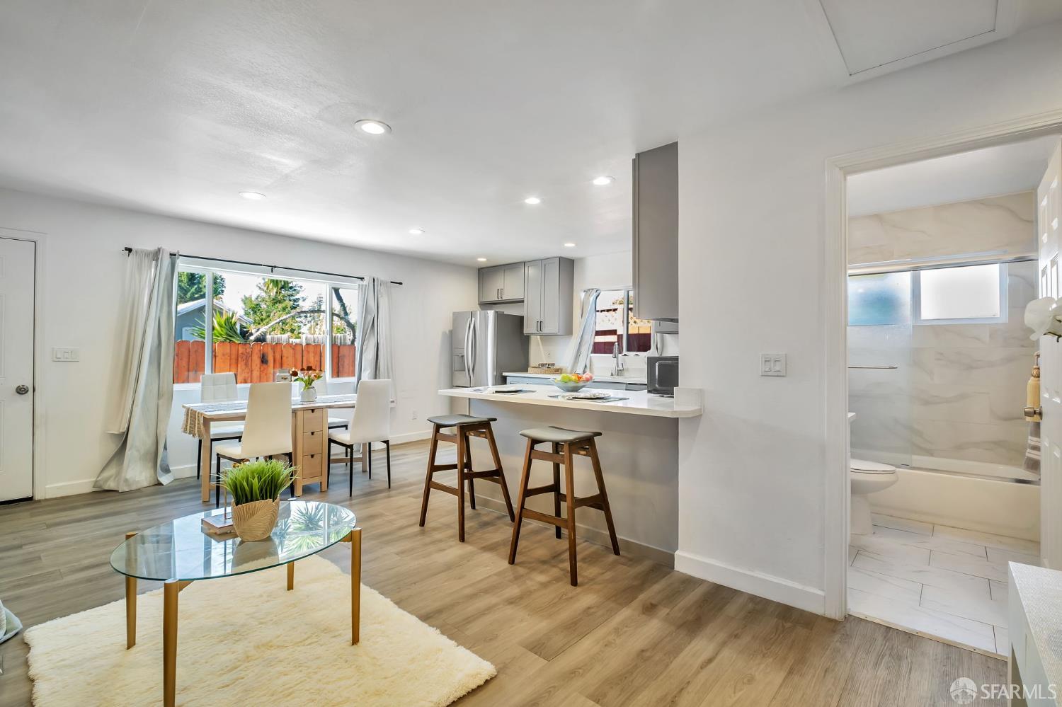 Detail Gallery Image 10 of 43 For 14828 Martell Ave, San Leandro,  CA 94578 - 5 Beds | 2 Baths