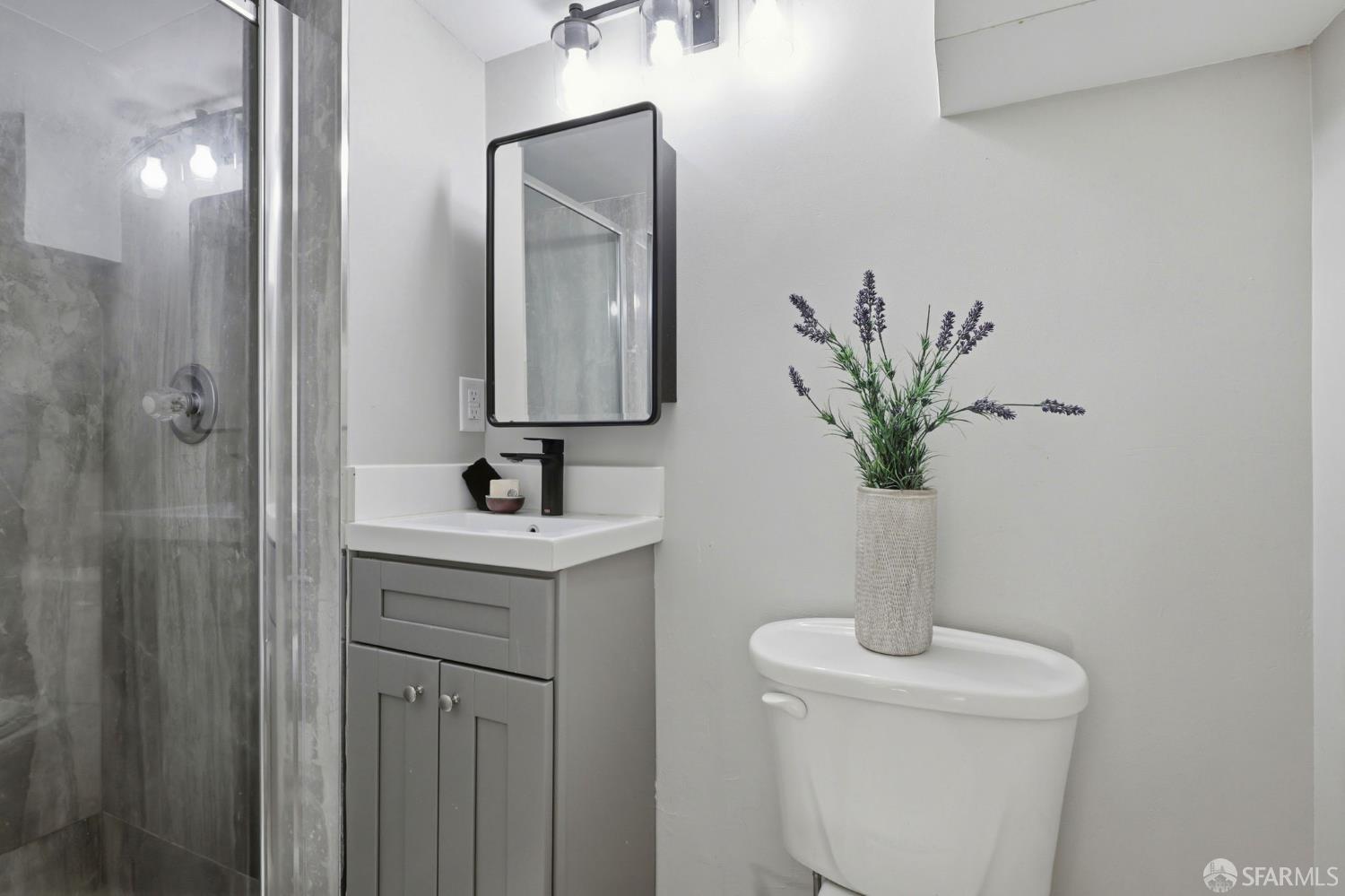 Detail Gallery Image 29 of 53 For 699 London St, San Francisco,  CA 94112 - 2 Beds | 2 Baths