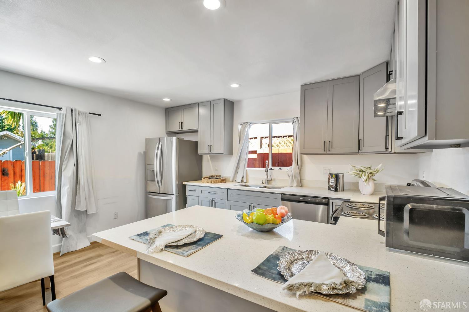 Detail Gallery Image 11 of 43 For 14828 Martell Ave, San Leandro,  CA 94578 - 5 Beds | 2 Baths