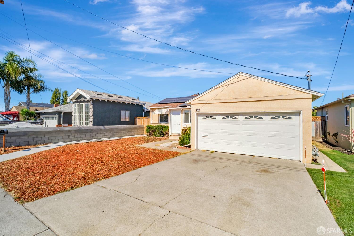 Detail Gallery Image 3 of 43 For 14828 Martell Ave, San Leandro,  CA 94578 - 5 Beds | 2 Baths