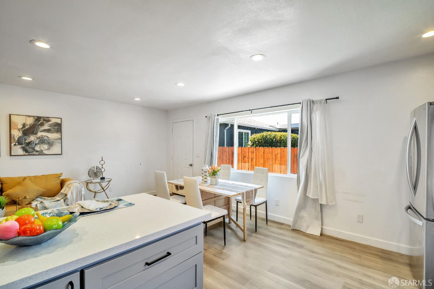 Detail Gallery Image 14 of 43 For 14828 Martell Ave, San Leandro,  CA 94578 - 5 Beds | 2 Baths