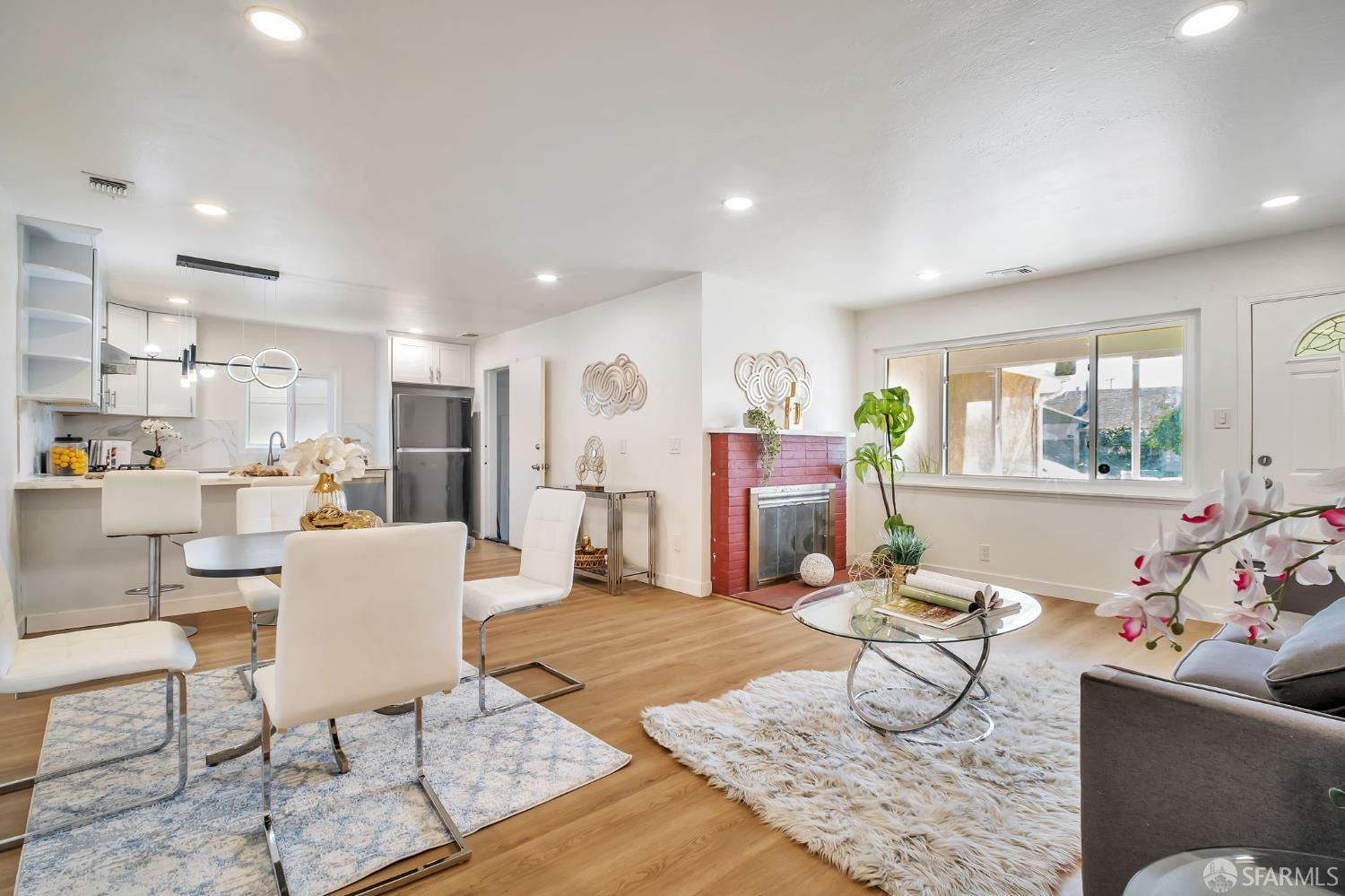 Detail Gallery Image 7 of 43 For 14828 Martell Ave, San Leandro,  CA 94578 - 5 Beds | 2 Baths