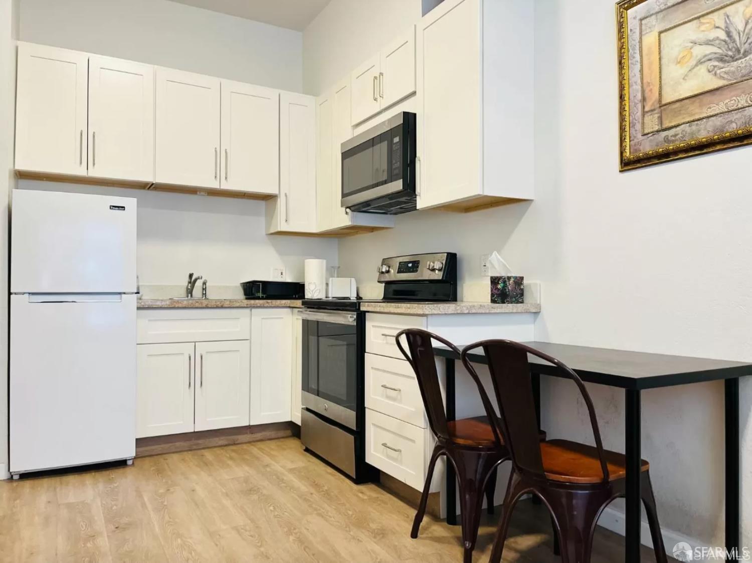 Detail Gallery Image 4 of 14 For 678 Broadway, San Francisco,  CA 94133 - – Beds | – Baths