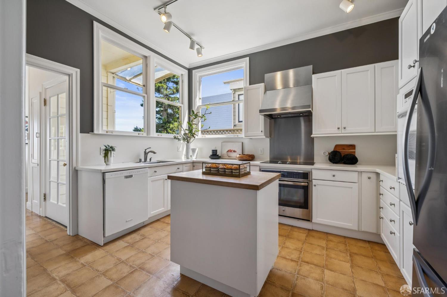 Detail Gallery Image 24 of 71 For 2466 Union St, San Francisco,  CA 94123 - – Beds | – Baths