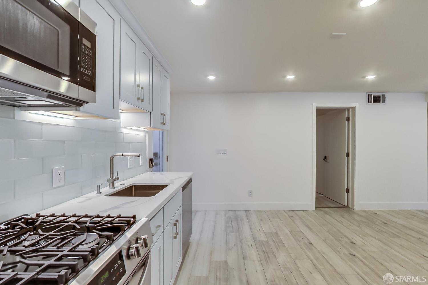 Photo #4: 426114446 Listing: Photo #4