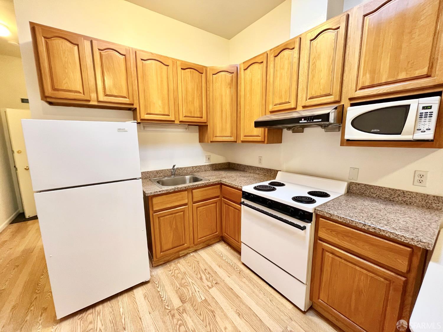 Detail Gallery Image 6 of 14 For 678 Broadway, San Francisco,  CA 94133 - – Beds | – Baths