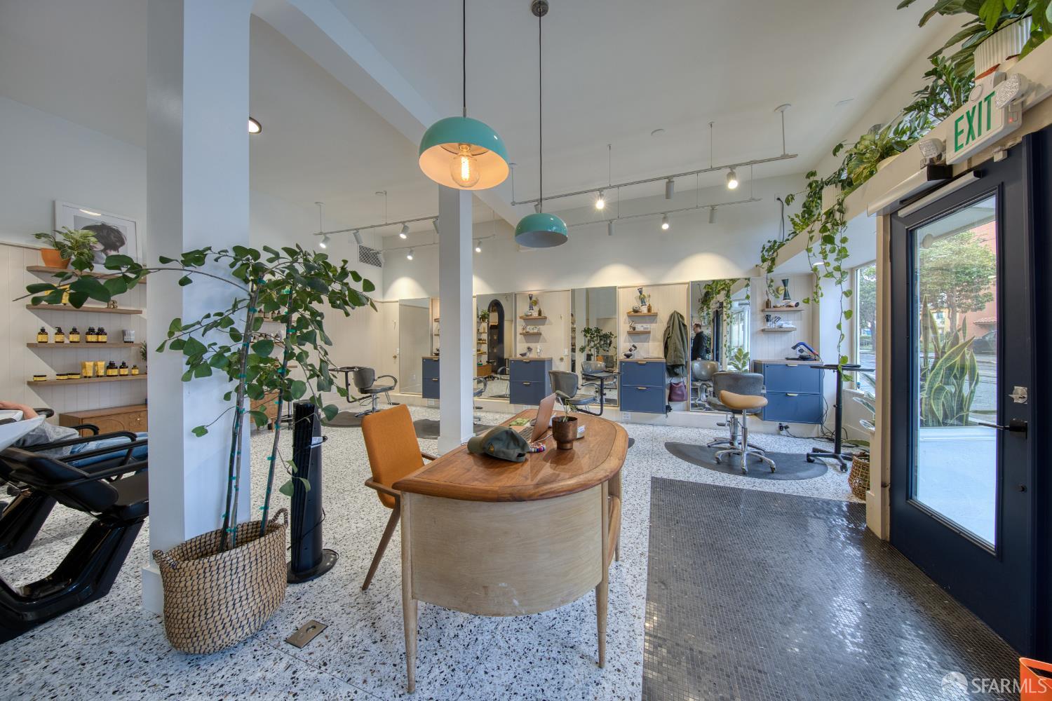 Detail Gallery Image 3 of 23 For 500 Church St, San Francisco,  CA 94114 - – Beds | – Baths