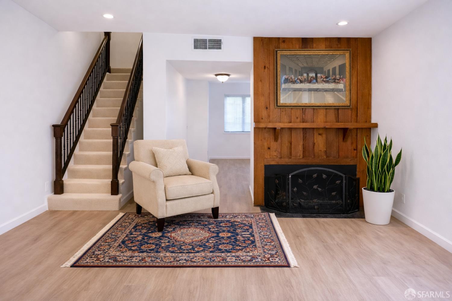 Detail Gallery Image 2 of 5 For 8 Sheffield Ct, San Pablo,  CA 94806 - 2 Beds | 1/1 Baths