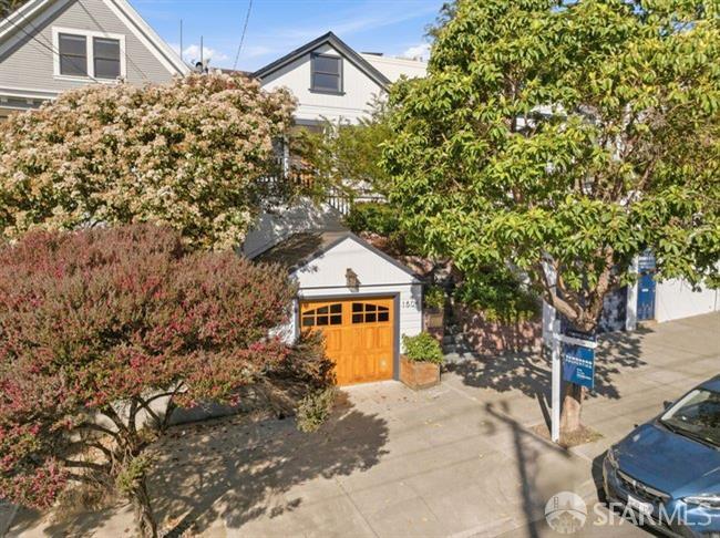 Detail Gallery Image 4 of 33 For 1504 Noe St, San Francisco,  CA 94131 - 2 Beds | 1 Baths