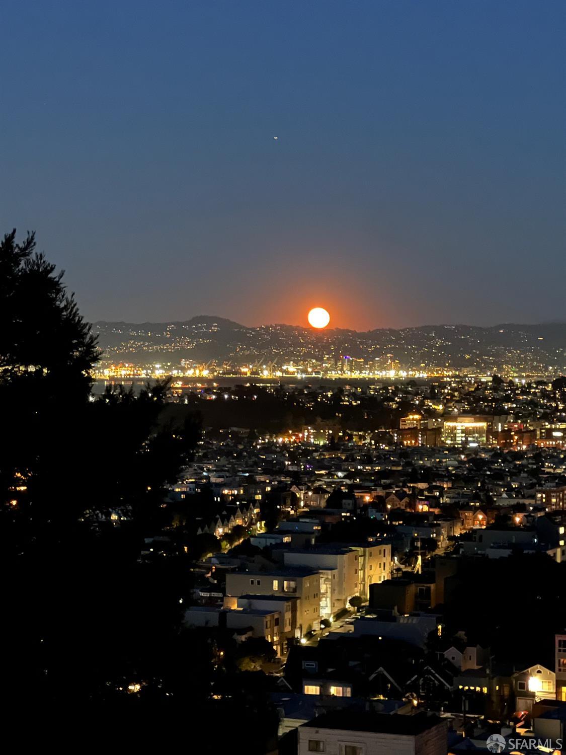 Detail Gallery Image 47 of 47 For 752 Duncan St, San Francisco,  CA 94131 - 5 Beds | 5/1 Baths