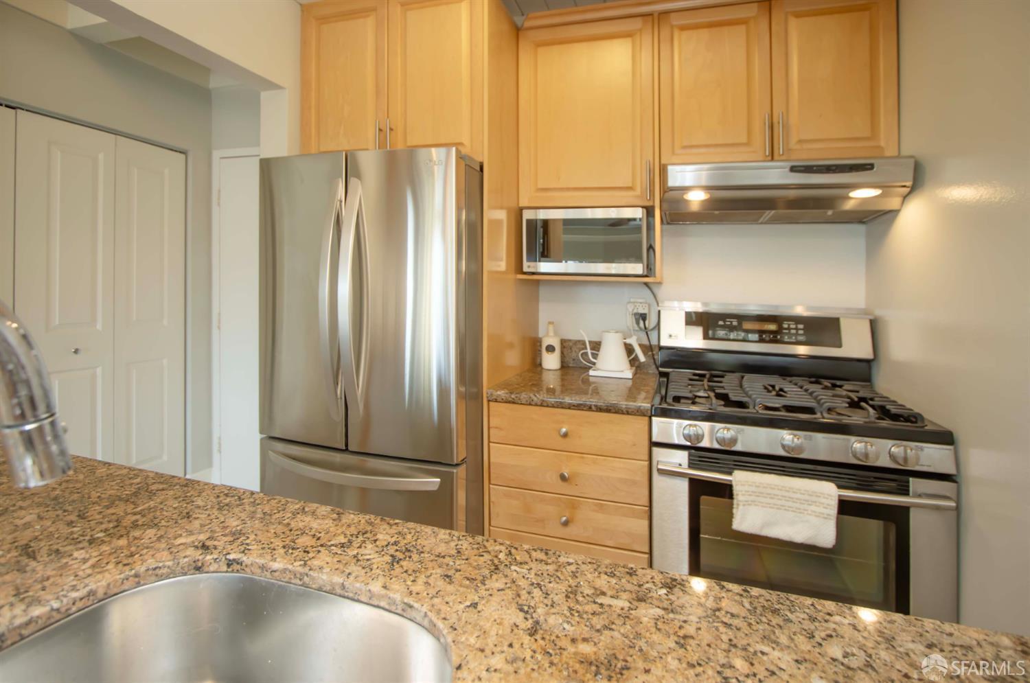 Photo #3: 426111612 Listing: Photo #3