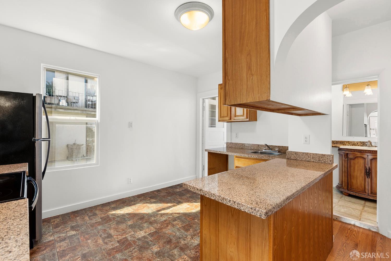 Detail Gallery Image 8 of 27 For 465 Corbett Ave, San Francisco,  CA 94114 - – Beds | – Baths