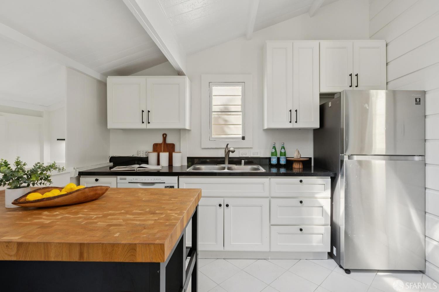 Detail Gallery Image 10 of 53 For 232 Diamond St, San Francisco,  CA 94114 - – Beds | – Baths