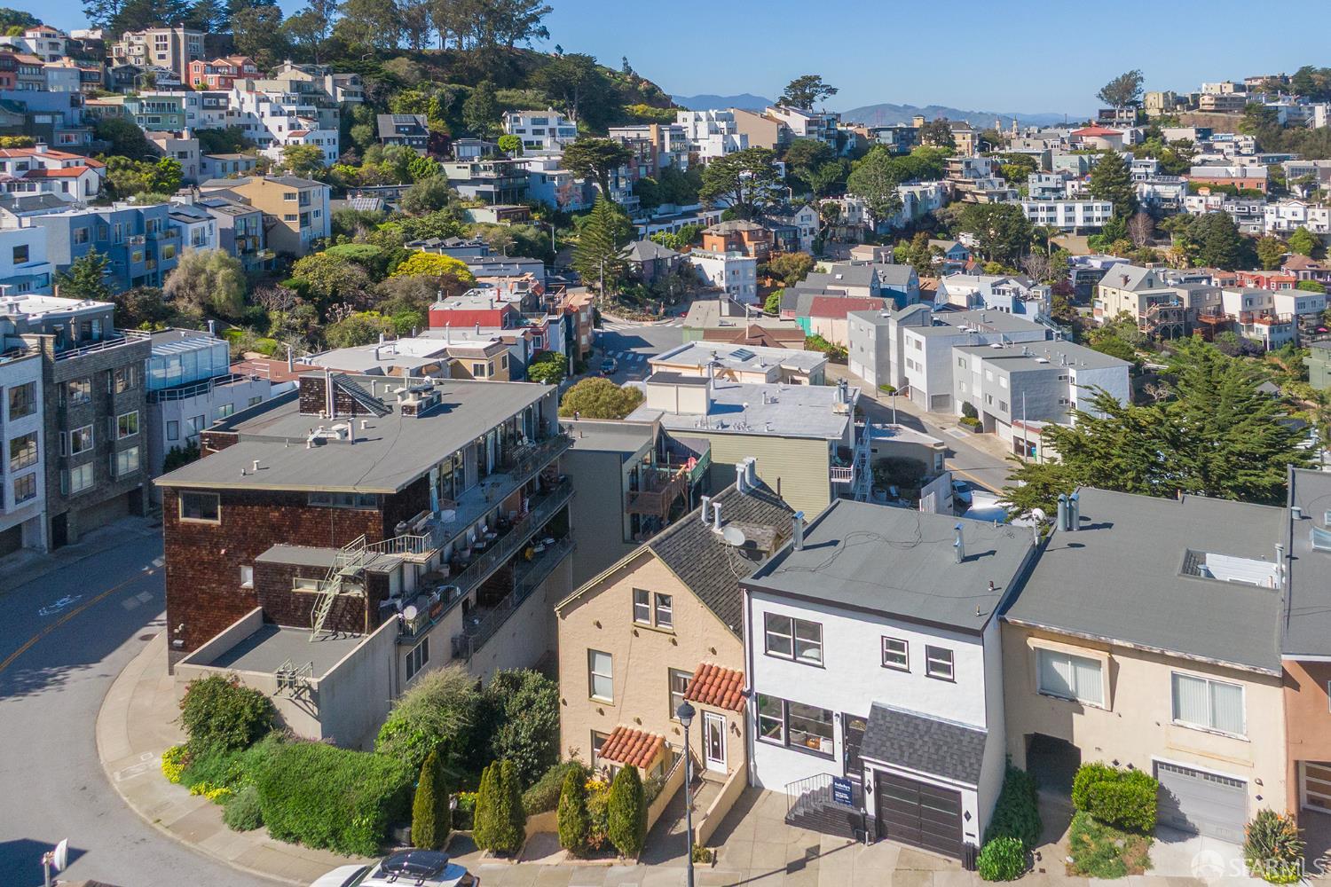 Detail Gallery Image 3 of 27 For 465 Corbett Ave, San Francisco,  CA 94114 - – Beds | – Baths