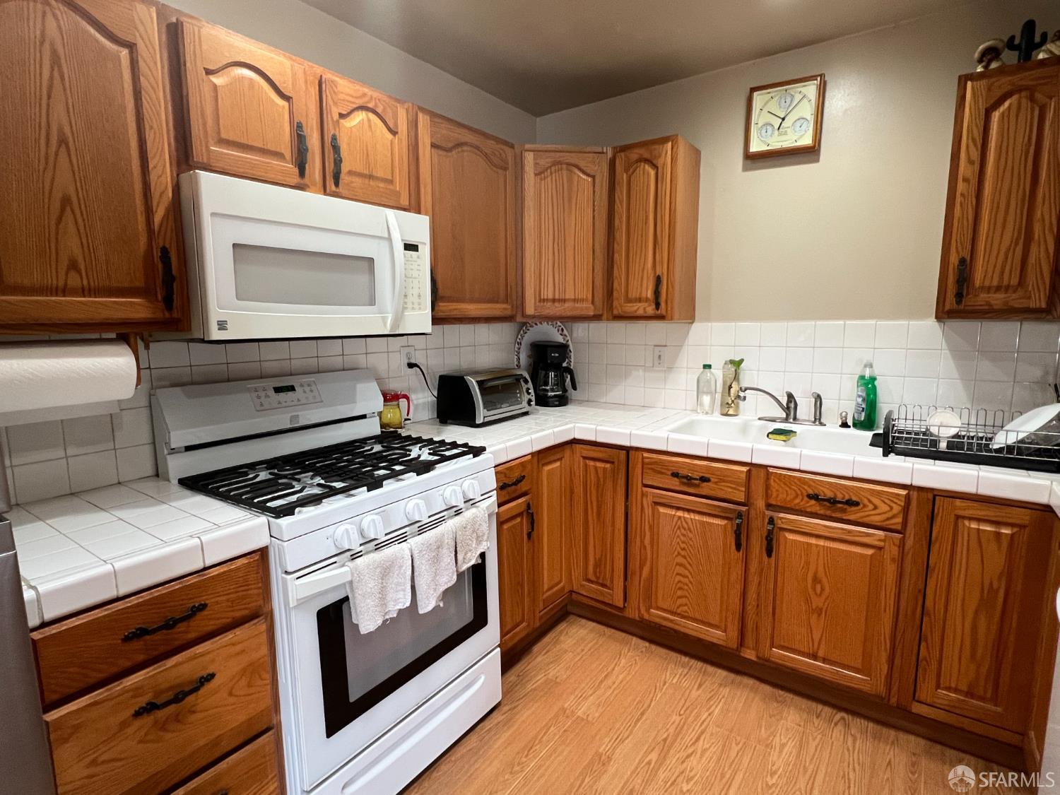 Detail Gallery Image 6 of 21 For 10 Bradford Dr, South San Francisco,  CA 94080 - 3 Beds | 1 Baths