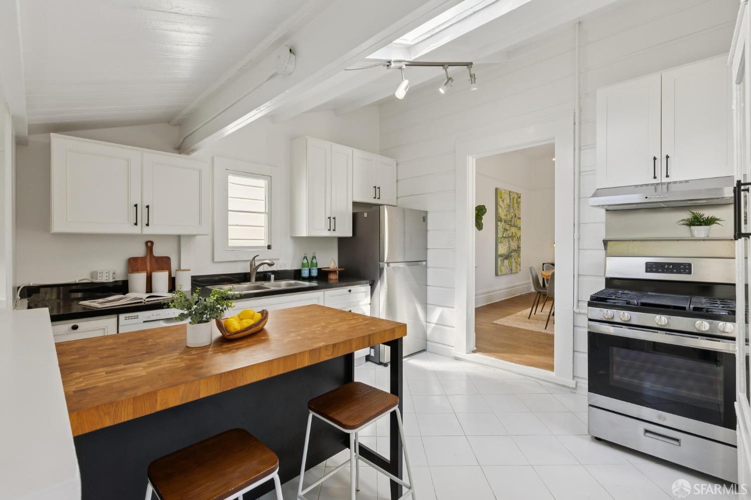 Detail Gallery Image 13 of 53 For 232 Diamond St, San Francisco,  CA 94114 - – Beds | – Baths