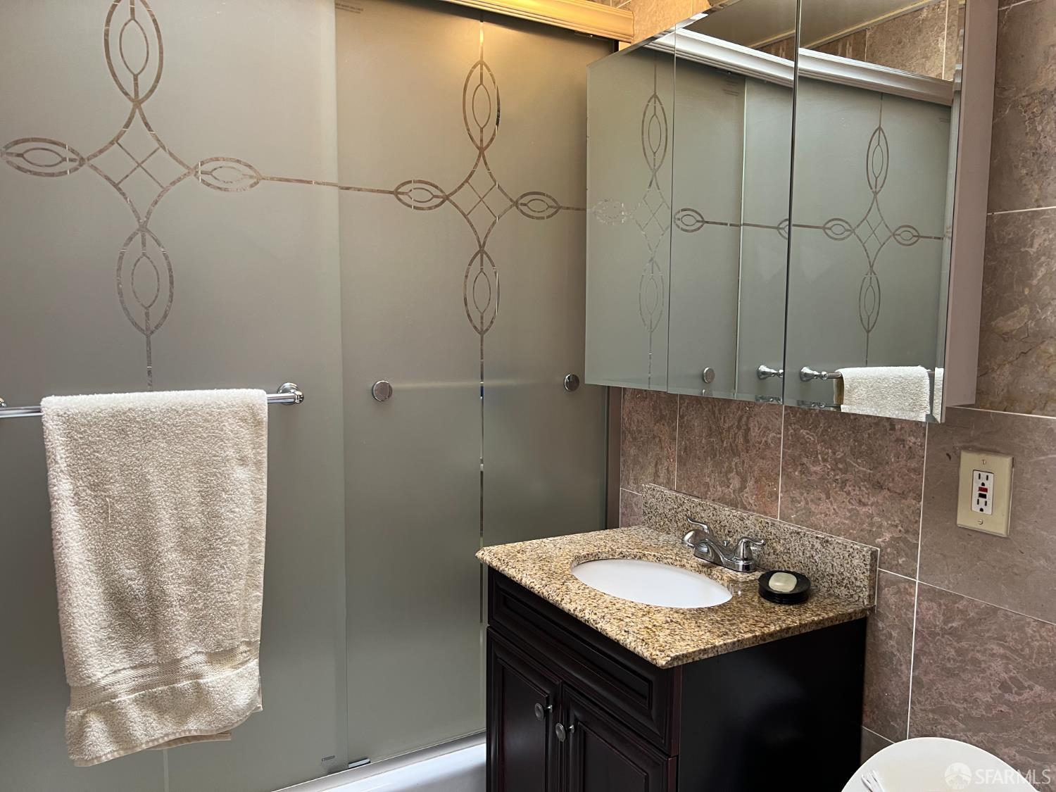 Detail Gallery Image 11 of 21 For 10 Bradford Dr, South San Francisco,  CA 94080 - 3 Beds | 1 Baths