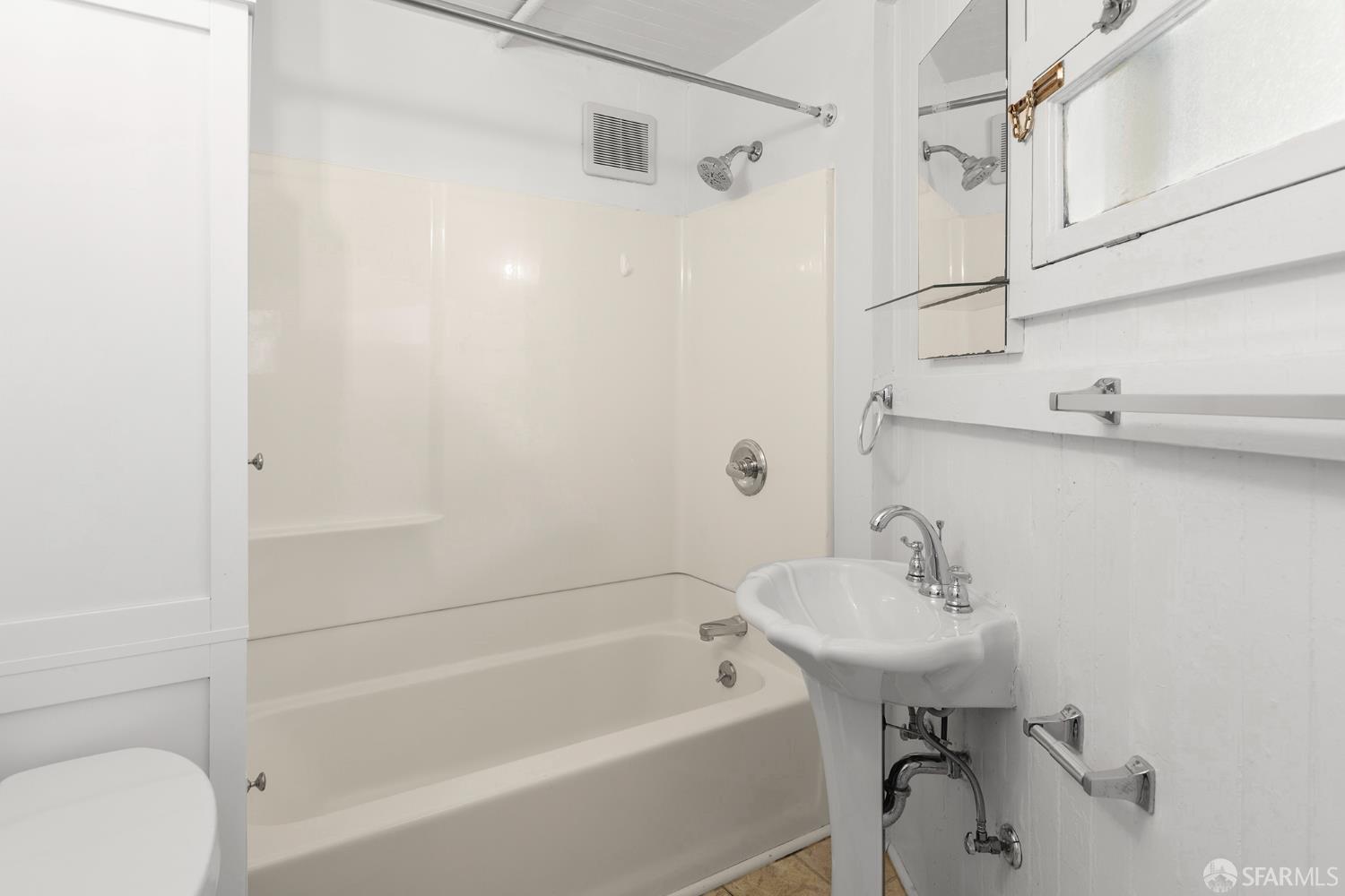 Detail Gallery Image 19 of 27 For 465 Corbett Ave, San Francisco,  CA 94114 - – Beds | – Baths