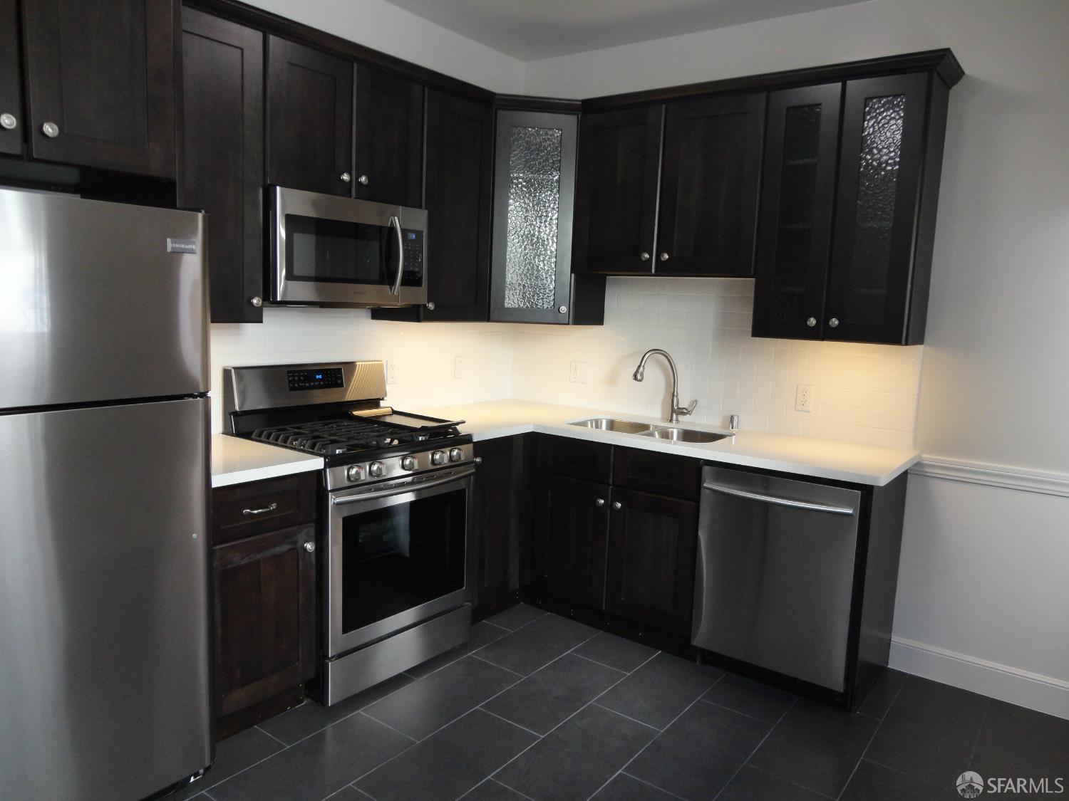 Detail Gallery Image 2 of 8 For 1875 California St, San Francisco,  CA 94109 - – Beds | – Baths