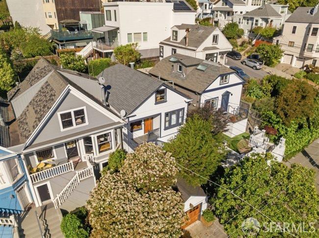 Detail Gallery Image 3 of 33 For 1504 Noe St, San Francisco,  CA 94131 - 2 Beds | 1 Baths