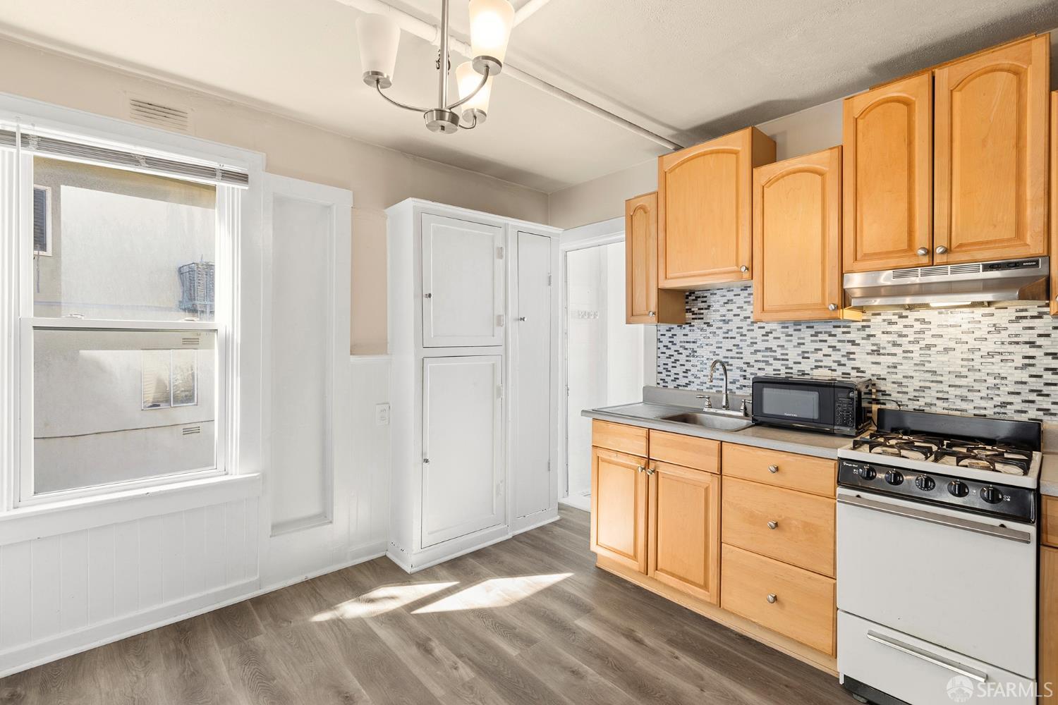 Detail Gallery Image 23 of 27 For 465 Corbett Ave, San Francisco,  CA 94114 - – Beds | – Baths