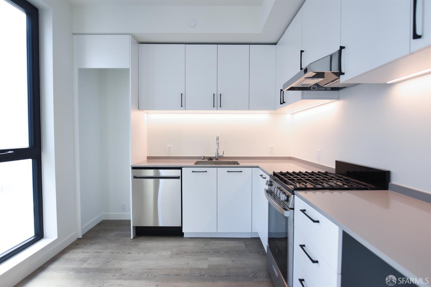 Detail Gallery Image 3 of 4 For 395 6th St #214,  San Francisco,  CA 94107 - 0 Beds | 1 Baths