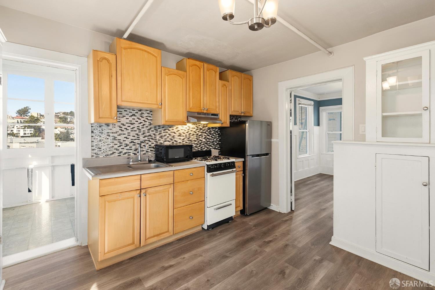 Detail Gallery Image 24 of 27 For 465 Corbett Ave, San Francisco,  CA 94114 - – Beds | – Baths