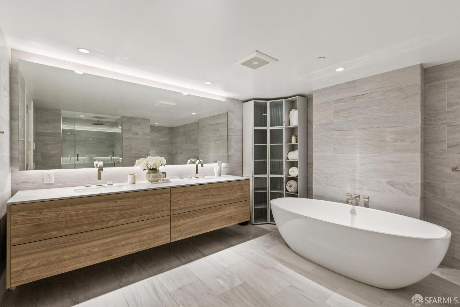 Detail Gallery Image 25 of 56 For 2121 Webster St #111,  San Francisco,  CA 94115 - 3 Beds | 4 Baths