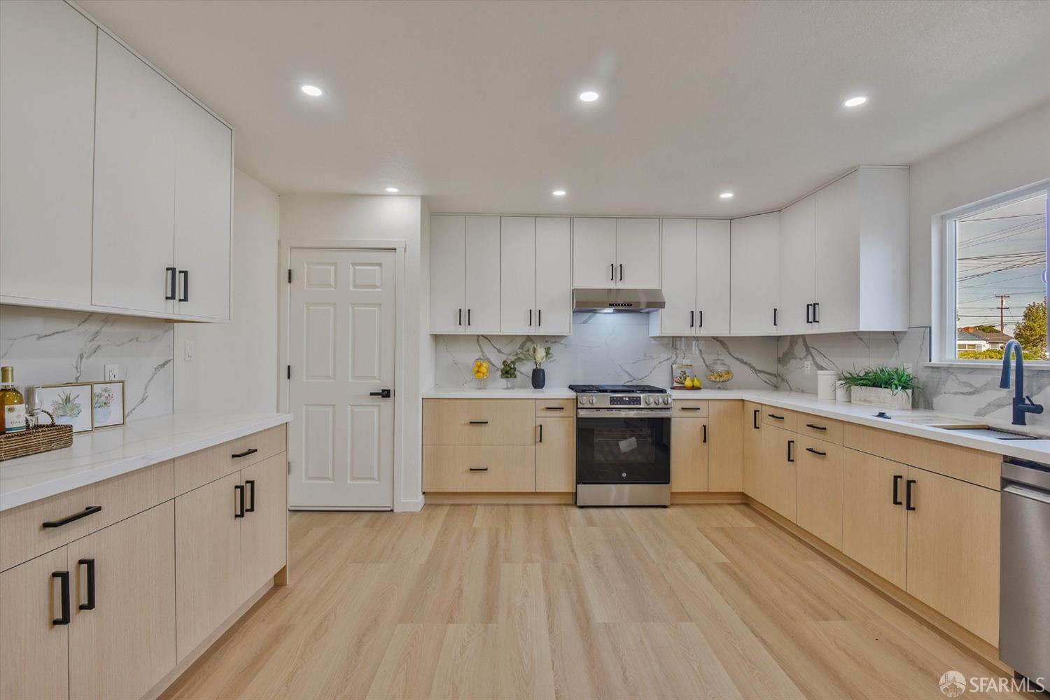 Detail Gallery Image 16 of 87 For 1384 Advent Ave, San Leandro,  CA 94579 - 3 Beds | 2 Baths