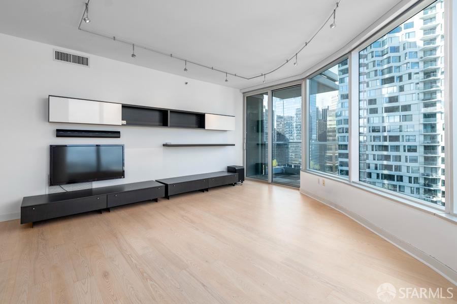 Detail Gallery Image 9 of 28 For 338 Spear St 17b,  San Francisco,  CA 94105 - 0 Beds | 0 Baths