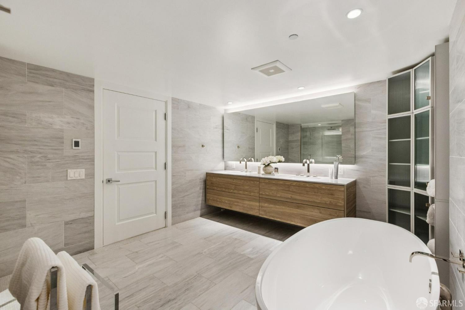 Detail Gallery Image 28 of 56 For 2121 Webster St #111,  San Francisco,  CA 94115 - 3 Beds | 4 Baths