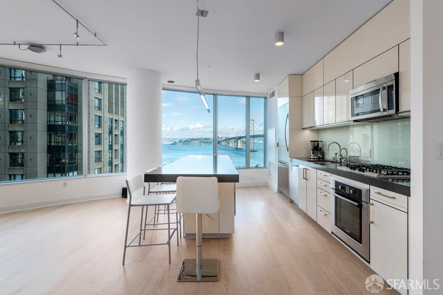 Detail Gallery Image 5 of 28 For 338 Spear St 17b,  San Francisco,  CA 94105 - 0 Beds | 0 Baths