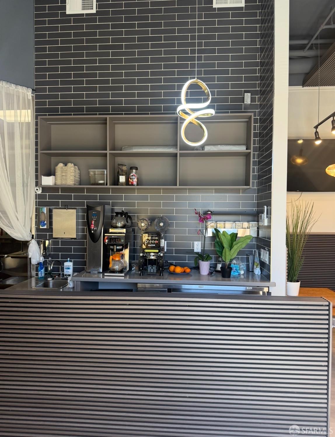 Detail Gallery Image 2 of 7 For 137 137 D St St, Daly City,  CA 94014 - – Beds | – Baths