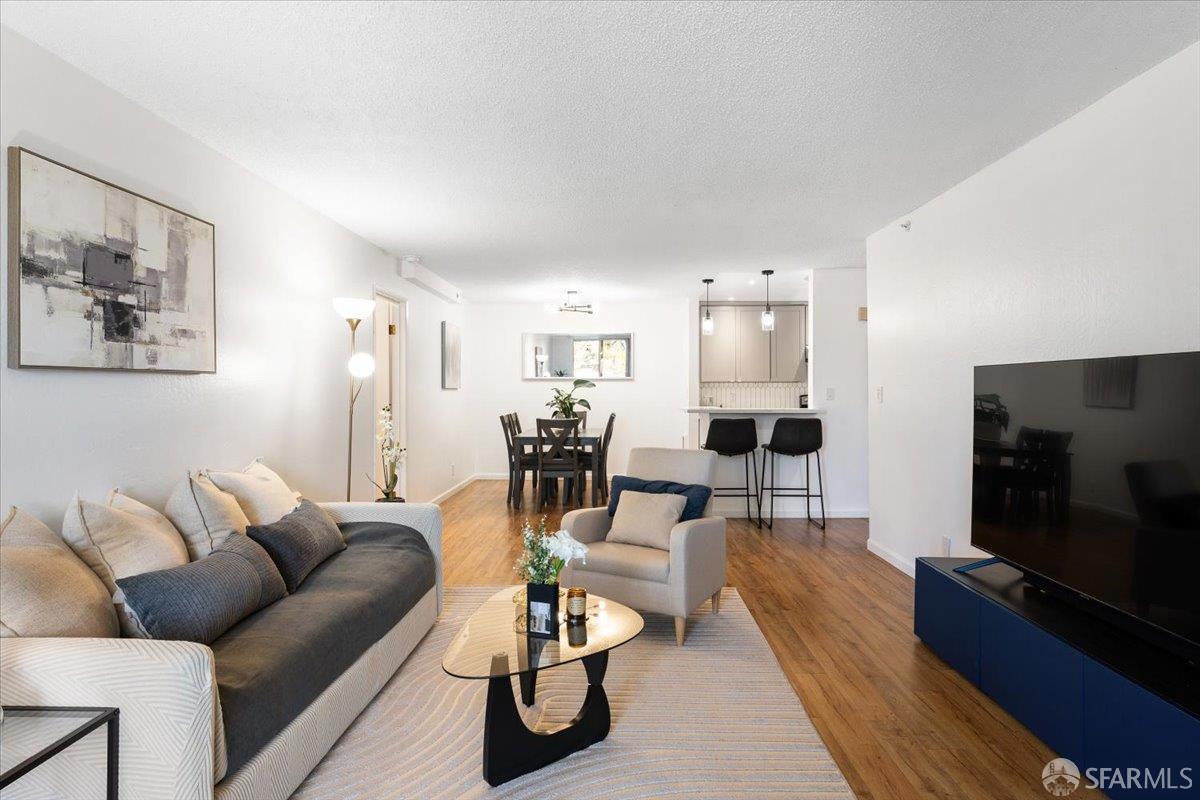 Photo #4: 426107826 Listing: Photo #4