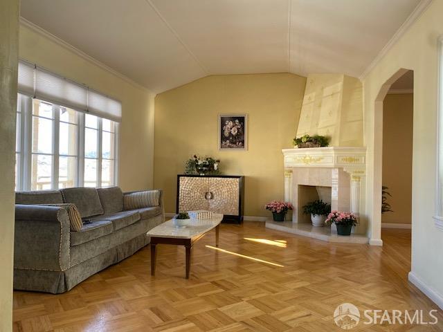 Detail Gallery Image 5 of 40 For 151 Shawnee Ave, San Francisco,  CA 94112 - 2 Beds | 1 Baths