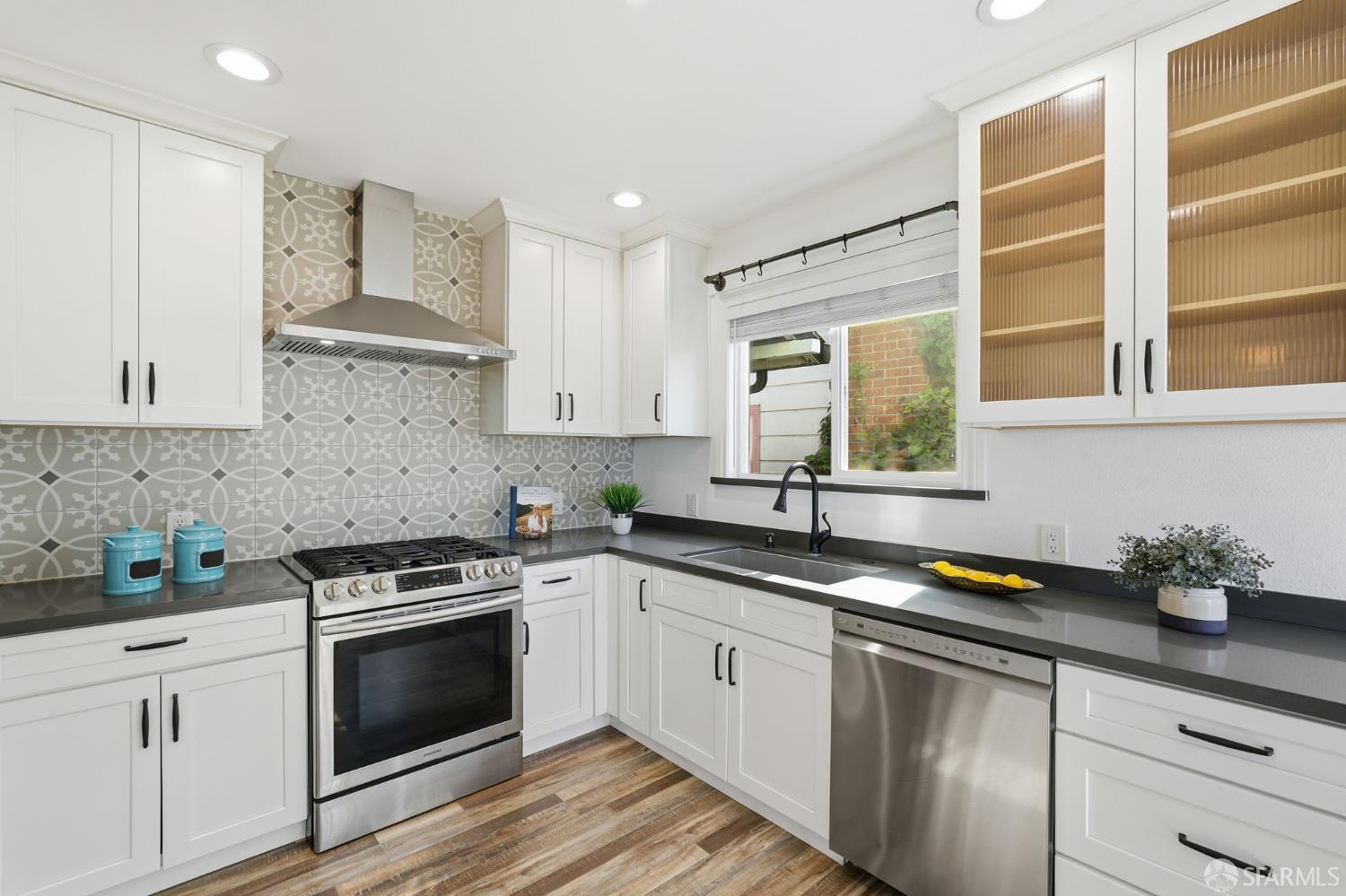 Detail Gallery Image 12 of 66 For 9834 Elmar Ave, Oakland,  CA 94603 - 2 Beds | 1 Baths