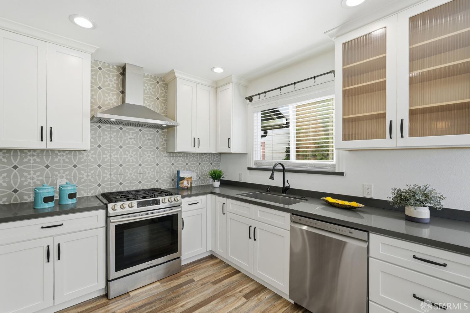 Detail Gallery Image 10 of 66 For 9834 Elmar Ave, Oakland,  CA 94603 - 2 Beds | 1 Baths