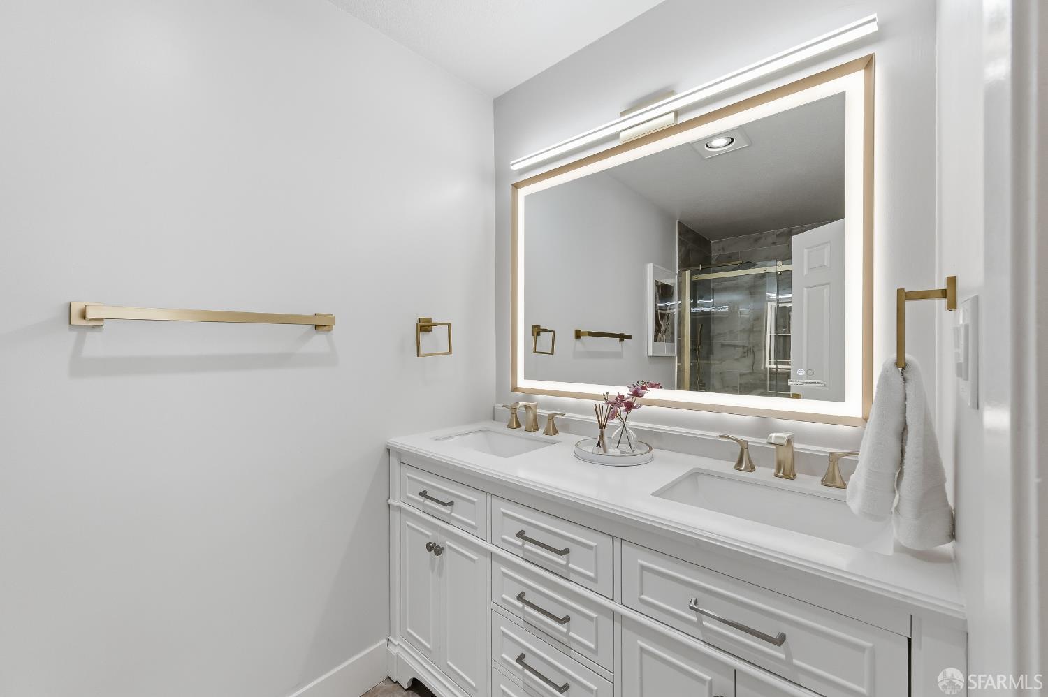 Photo #17: 426113270 Listing: Photo #17