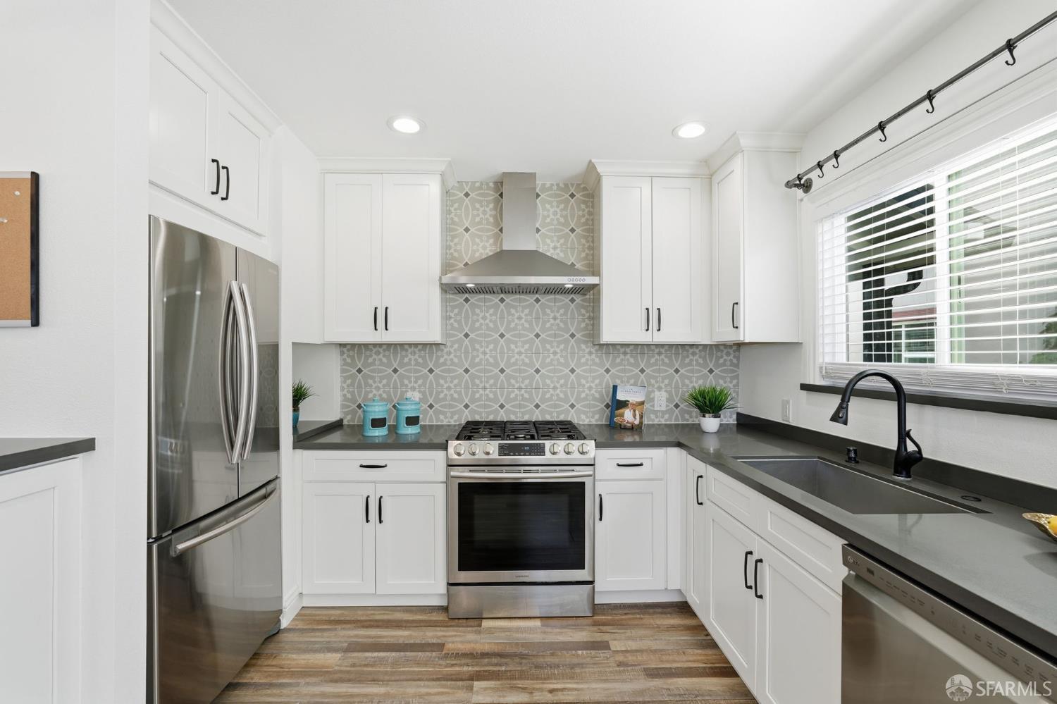 Detail Gallery Image 9 of 66 For 9834 Elmar Ave, Oakland,  CA 94603 - 2 Beds | 1 Baths