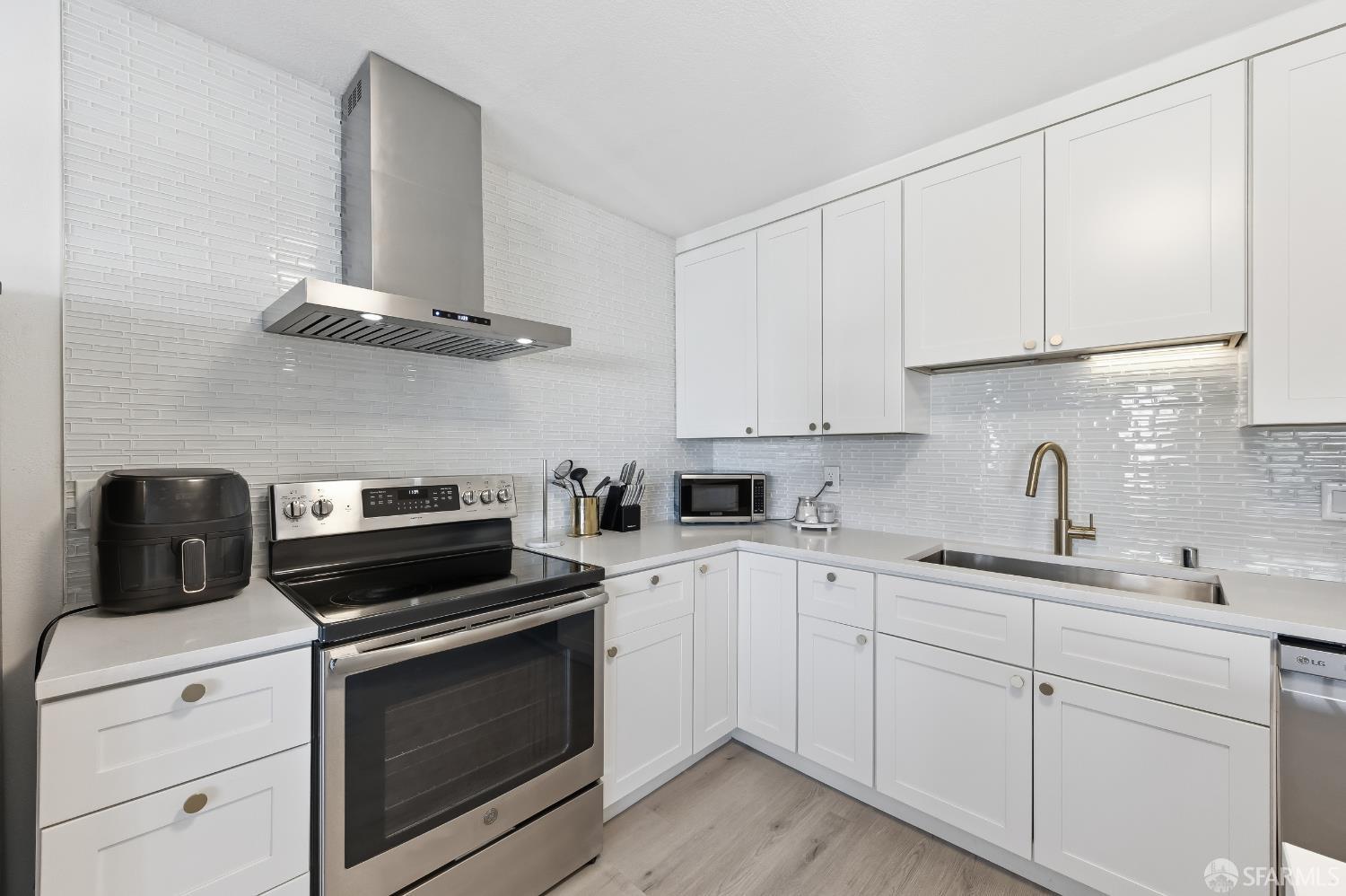 Photo #24: 426113270 Listing: Photo #24