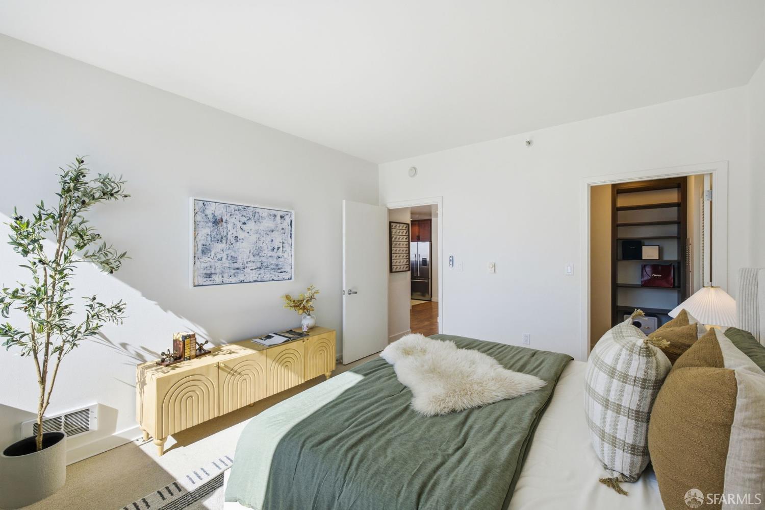 Photo #17: 426111982 Listing: Photo #17