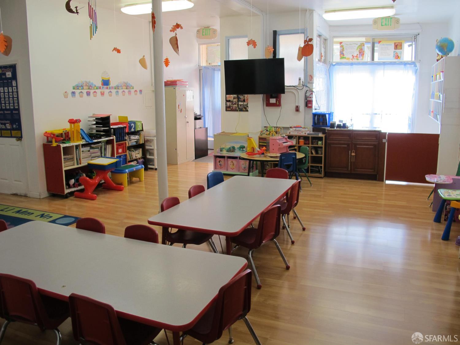 Detail Gallery Image 9 of 17 For 162 School St, Daly City,  CA 94014 - – Beds | – Baths