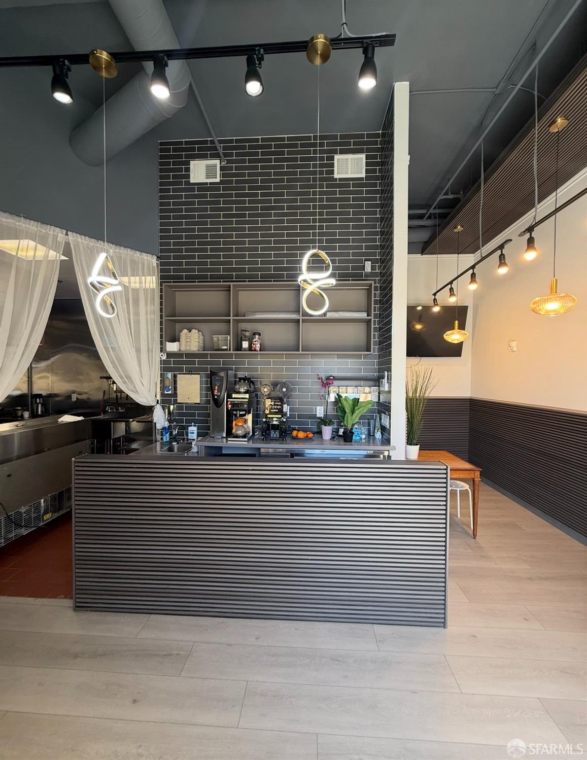 Detail Gallery Image 4 of 7 For 137 137 D St St, Daly City,  CA 94014 - – Beds | – Baths